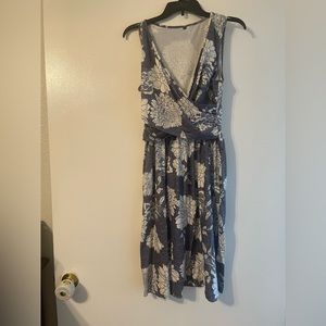 Sleeveless Maternity/nursing dress